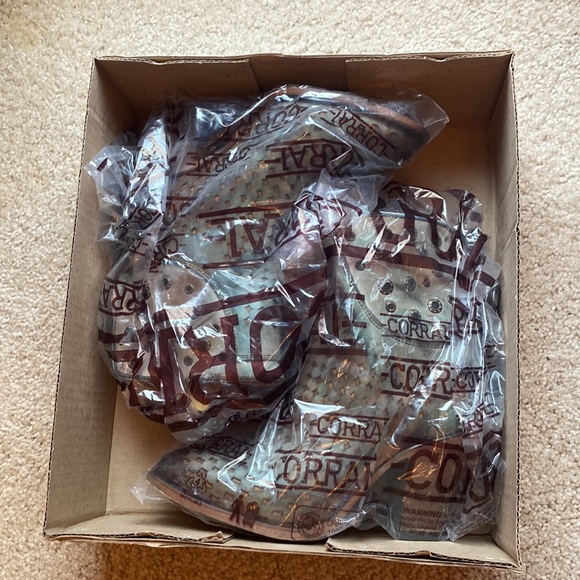 CORRAL Turquoise Round Toe Boots - Picture 7 of 7